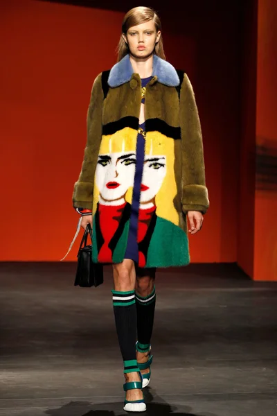 Look 32
